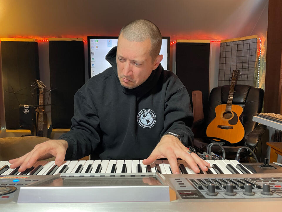 jimmy make music in home studio